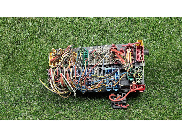 Блок предохранителей 7M0937025D, 95VW14A073DC Ford Galaxy