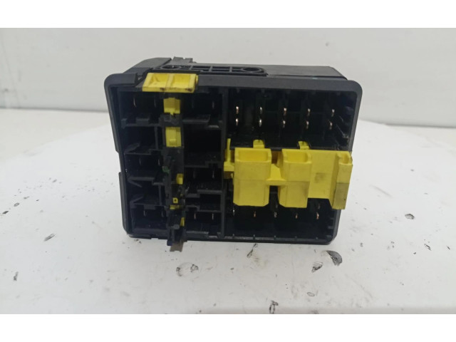 Блок предохранителей    Renault Scenic I    