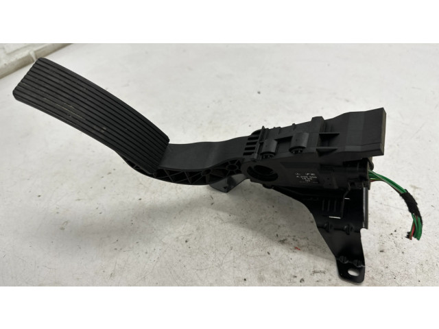 Педаль акселератора