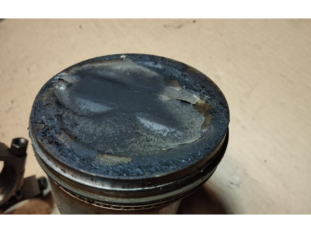 Поршень с шатуном 93432610 Chevrolet Tahoe