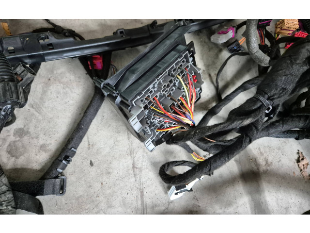 Pojistková skříňka 7P0937548F Volkswagen Touareg II 2013