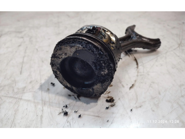  Поршень DV6C   Peugeot 5008  