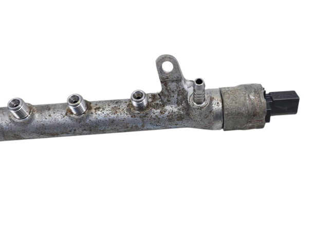 Топливная рампа 03L130089AA, 03L130089AA   Audi A1  