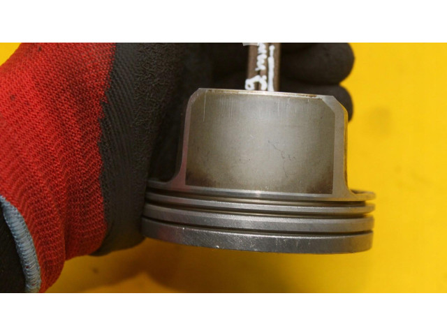 Píst Audi A4 S4 B6 8E 8H