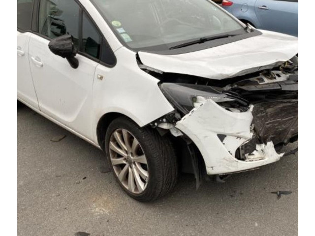 Блок управления двигателя 55583654   Opel Meriva B