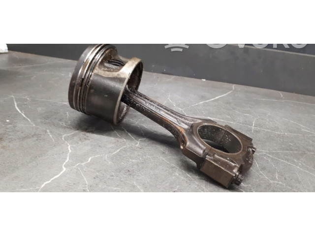 Píst 10401 Mercedes-Benz E W124