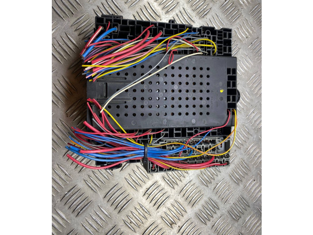 Блок предохранителей  8645729, 8676286   Volvo S80    