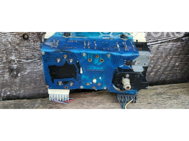 Přístrojová deska Volkswagen Jetta II 1984 191919059