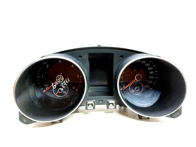 Панель приборов 5K0920860J   Volkswagen Golf VI       