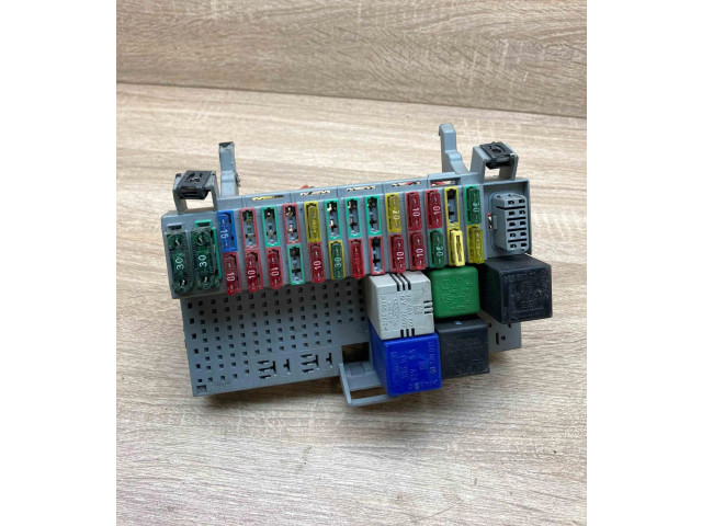 Pojistková skříňka 90414547 Opel Astra F 1992