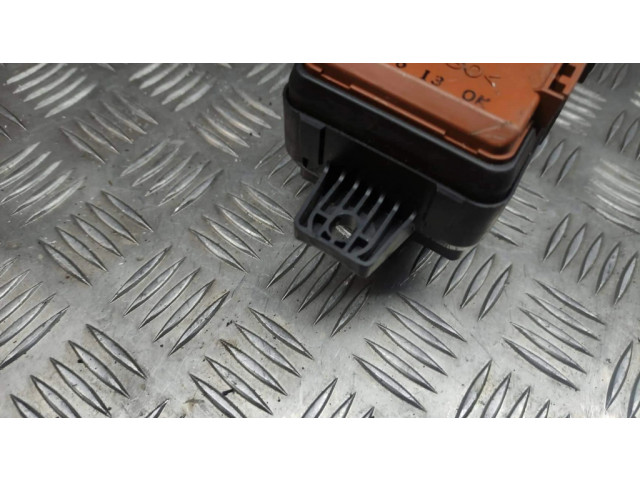 Блок предохранителей MR318828 Mitsubishi Carisma