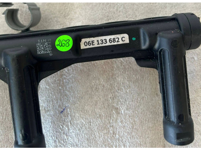 Vstřikovací lišta 06E133682C Audi Q7 4M