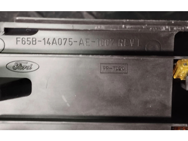 Блок предохранителей  1L1T-14A067-AB, 003068230   Ford F150    