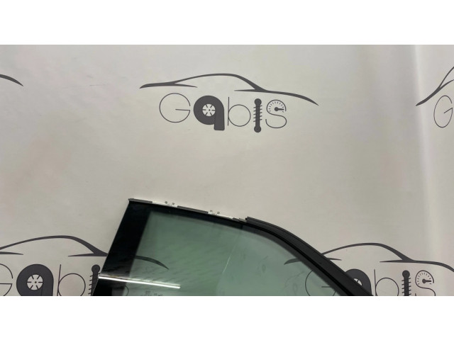 Заднее боковое стекло кузова