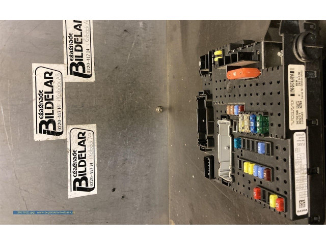 Блок предохранителей 30732769   Volvo V70    