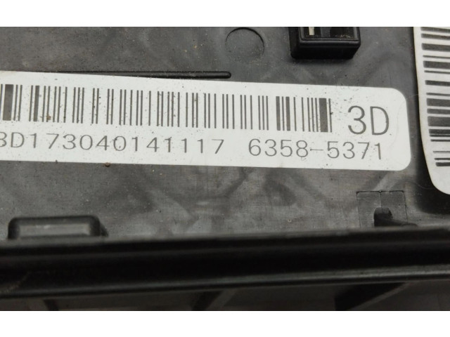 Блок предохранителей 63585371, 63585371 Audi Q3 8U