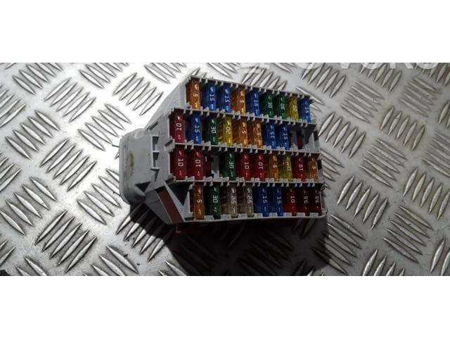 Блок предохранителей  9162439, 9162439   Volvo V70    