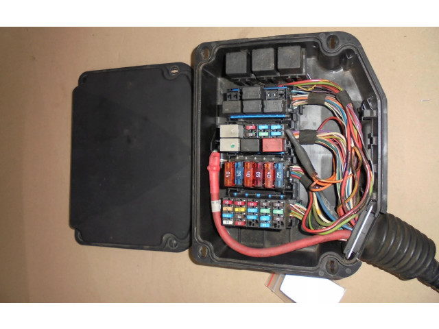 Блок предохранителей 4037660 Maserati GranSport