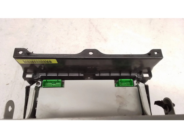 Радио/ проигрыватель CD/DVD / навигация