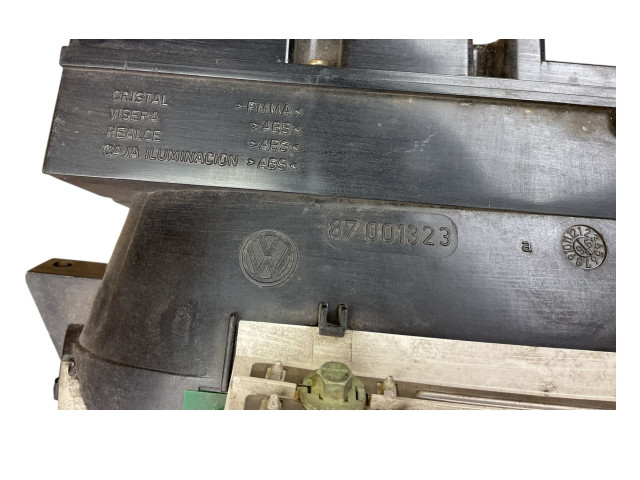 Панель приборов 87001323 Volkswagen Golf III