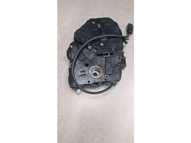 Zámek zadních dveří 2K0827201AB Volkswagen Caddy 2006