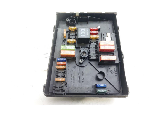 Блок предохранителей 1K0937125A   Volkswagen Jetta V    