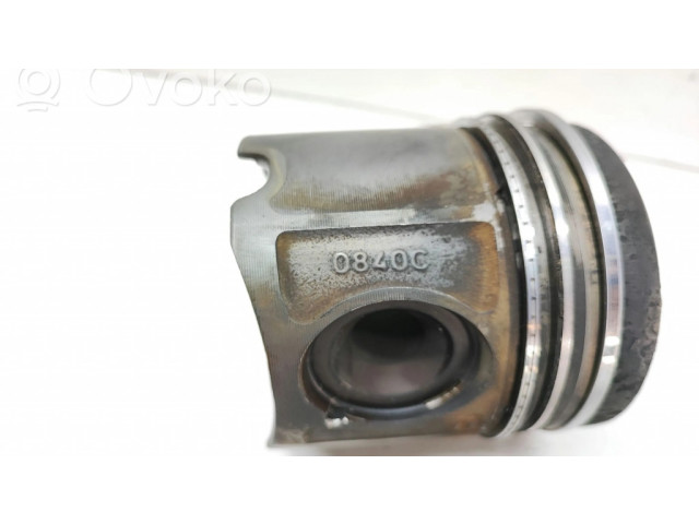 Píst 0840C BMW 5 E60 E61 pro naftový motor 2.0 M47D20