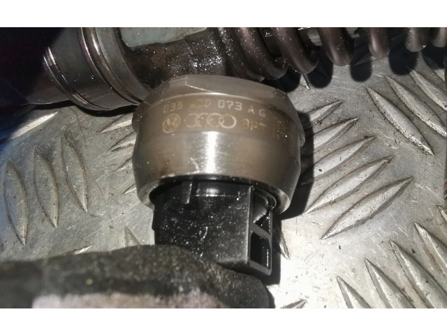 Комплект форсунок 0414720215, 038130073AG    Skoda Fabia Mk2 (5J)   