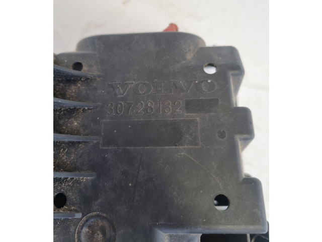 Блок предохранителей  30728132   Volvo V70    