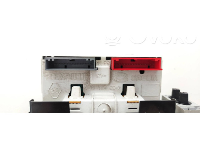 Дисплей    P8200028364A, 216562178A   Renault Scenic I