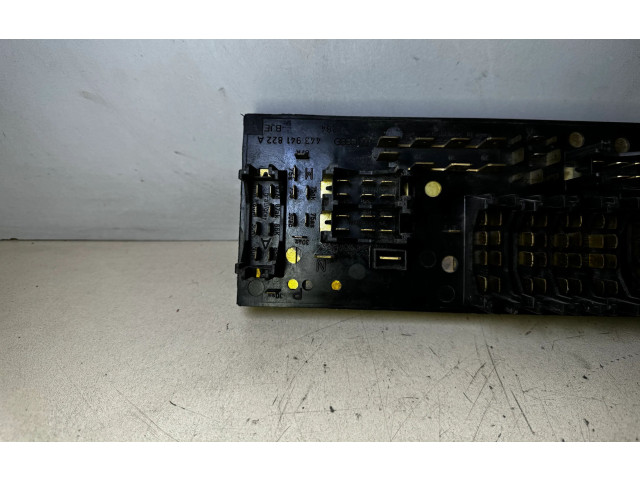 Блок предохранителей 443941822A, 443941822 Audi 80 90 B3