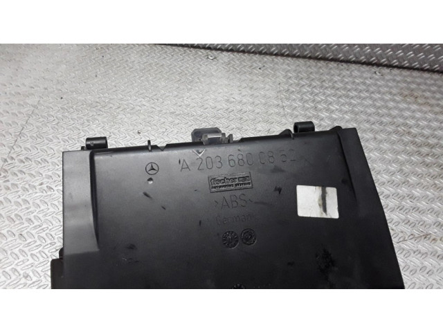 Передняя пепельница