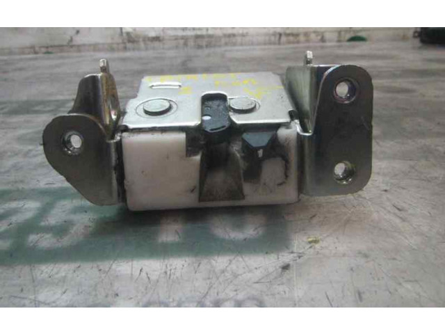 Zámek zadních dveří 825027108R Dacia Dokker 2015