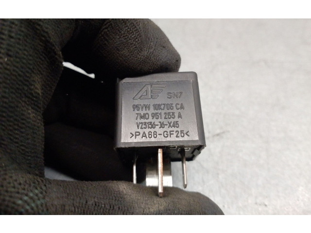 Блок предохранителей 7M0951253A Seat Ibiza II (6k)