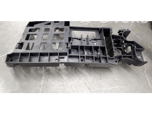   Pojistková skříňka 4e0971845   Audi A8 S8 D3 4E 2006