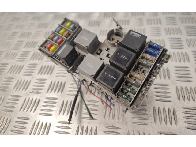 Блок предохранителей 8690698   Volvo V70    