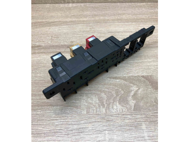 Блок предохранителей  8L0941822A, 896083000   Audi A3 S3 8L    