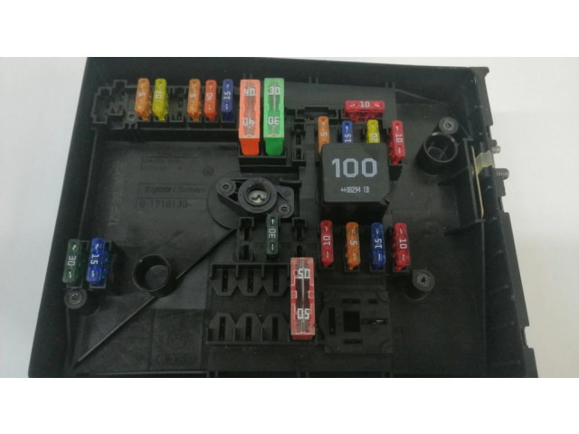 Pojistková skříňka 1K0937125B Volkswagen Scirocco 2009