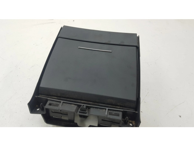 Передний держатель чашки