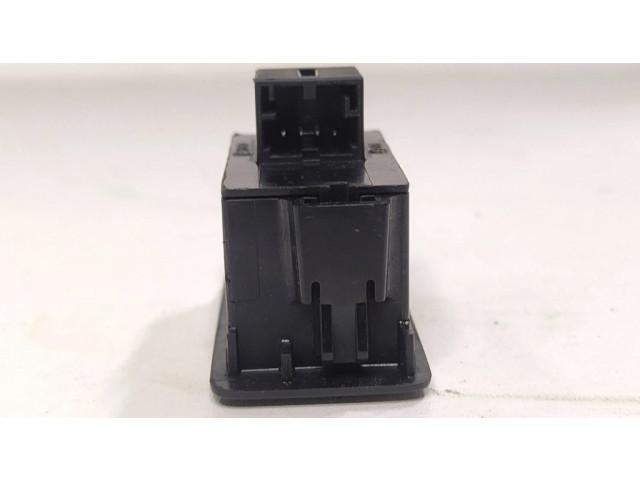 Выключатель открытия задней двери