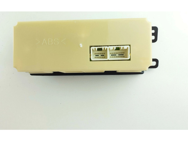 Блок управления климат-контролем NN02CB82B, KL7132 Mazda Premacy