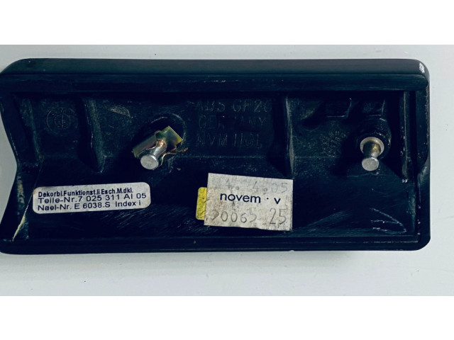 Другая деталь салона