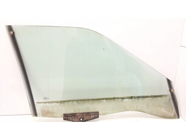 Основное стекло передних дверей (четырехдверного автомобиля)