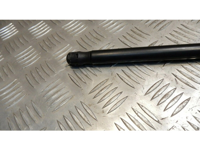 Амортизатор капота двигателя