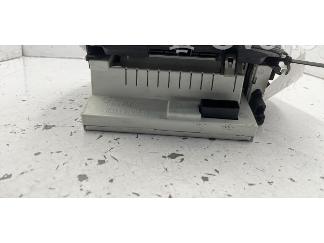 Дисплей 8200722451 Renault Clio III