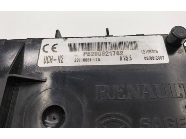 Pojistková skříňka Řídící jednotka BSM P8200621762, 281180842A   Renault Clio III 2007