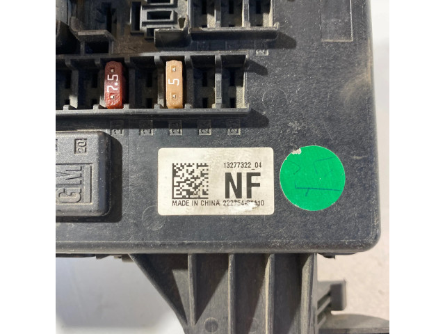   Pojistková skříňka 13277322   Opel Insigni A 2010