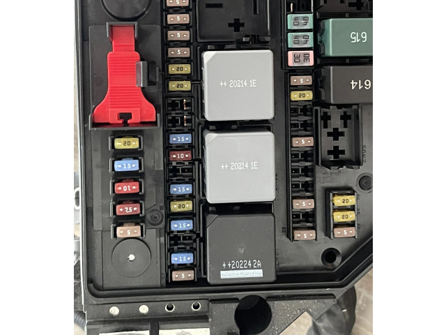 Блок предохранителей 31473880 Volvo XC40