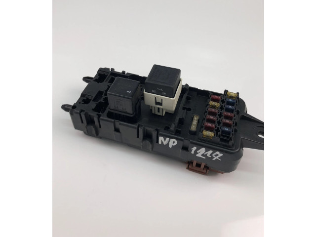 Блок предохранителей MB953355 Mitsubishi Carisma