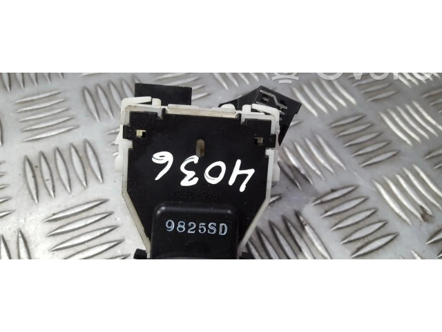 Ручка стеклоочистителей 9825SD Nissan Qashqai